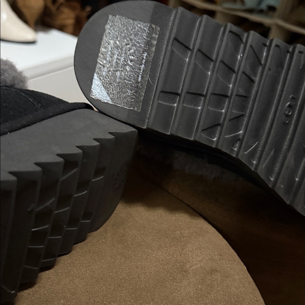 UGG Black and Gray Women's Slippers - Picture 5 of 5